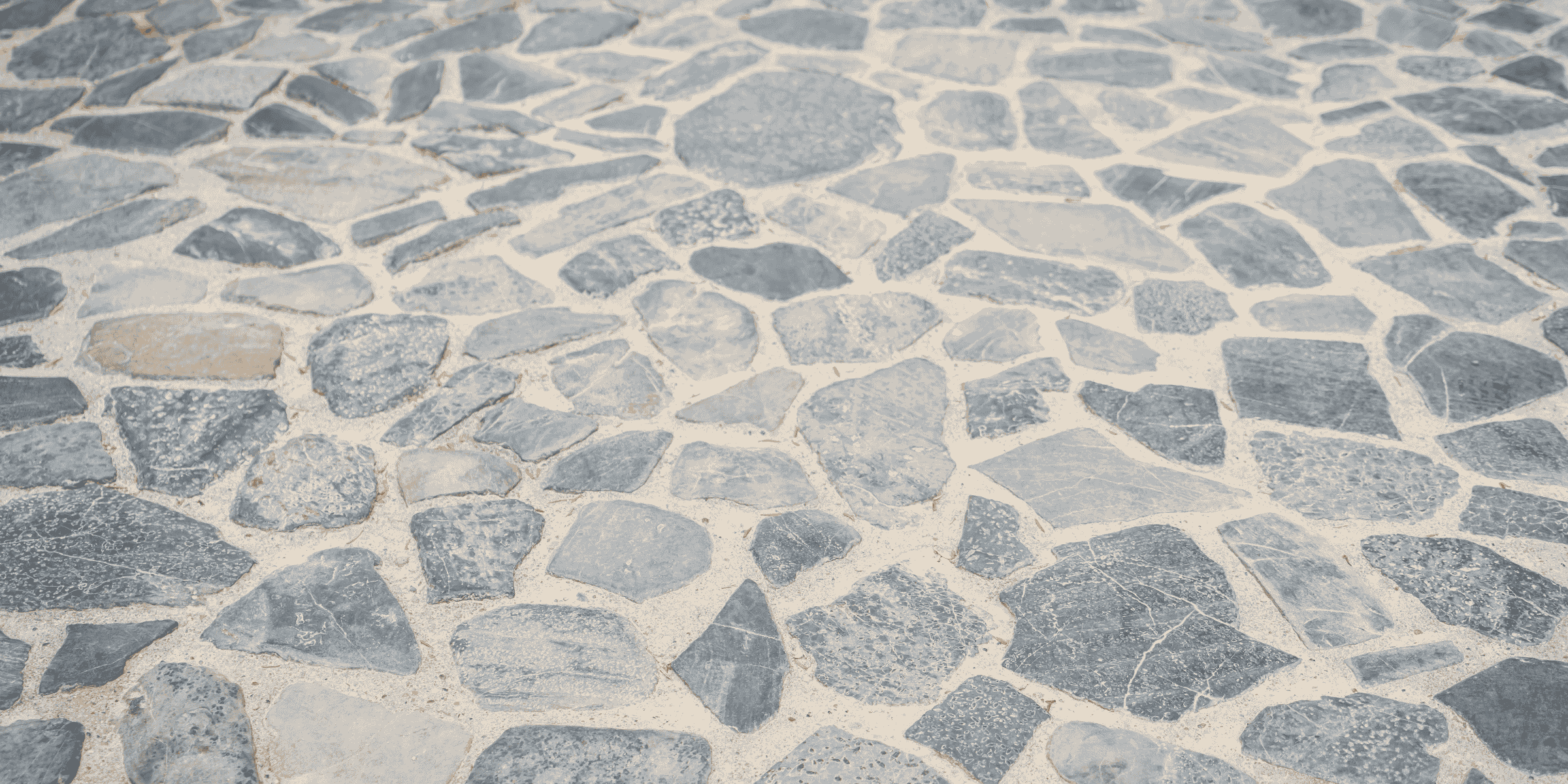 Sol en pierre naturelle grise posée en opus incertum à joints clairs à Serres-Castet